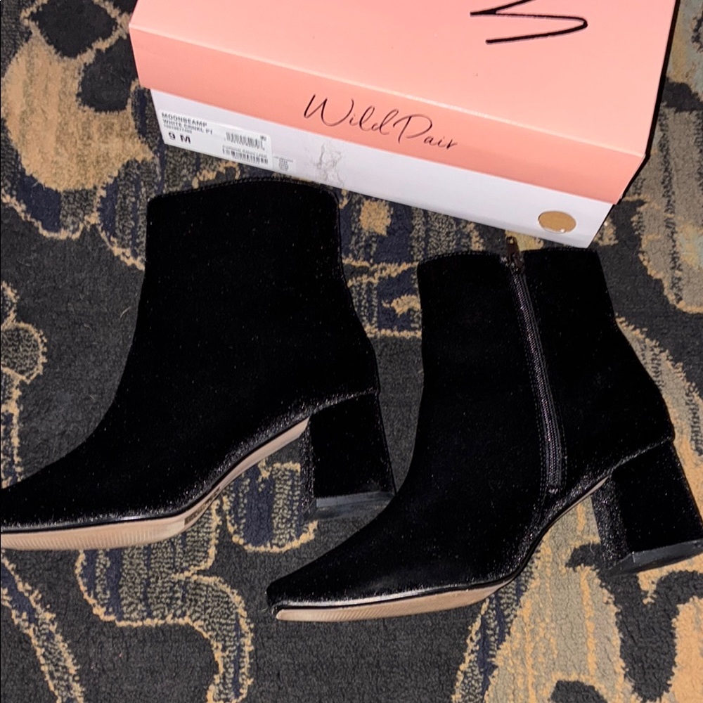 NWT Ankle Booties